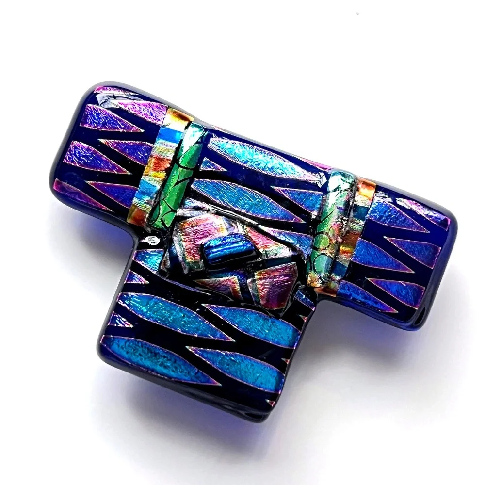 Kimono Brooch - Richly patterned dichroic fused glass Jewelry - Picture 1 of 8